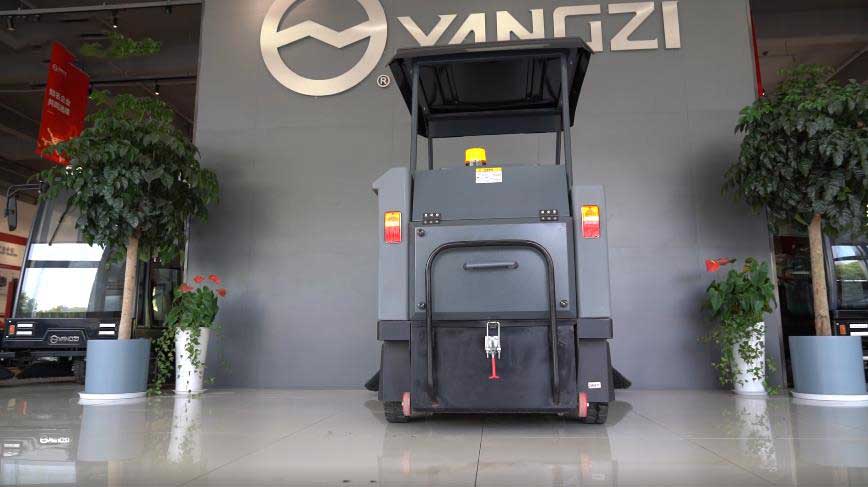 如何購(gòu)買到一臺(tái)經(jīng)濟(jì)實(shí)惠的駕駛式掃地車 如何購(gòu)買到一臺(tái)經(jīng)濟(jì)實(shí)惠的駕駛式掃地車