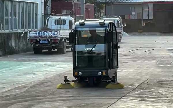 大型工業(yè)掃地機(jī)是如何運(yùn)輸送貨的 大型工業(yè)掃地機(jī)是如何運(yùn)輸送貨的