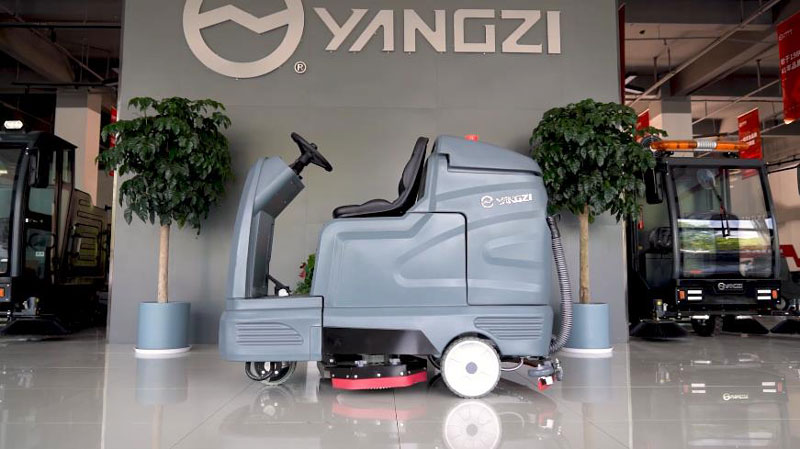 如何選購駕駛式洗地機