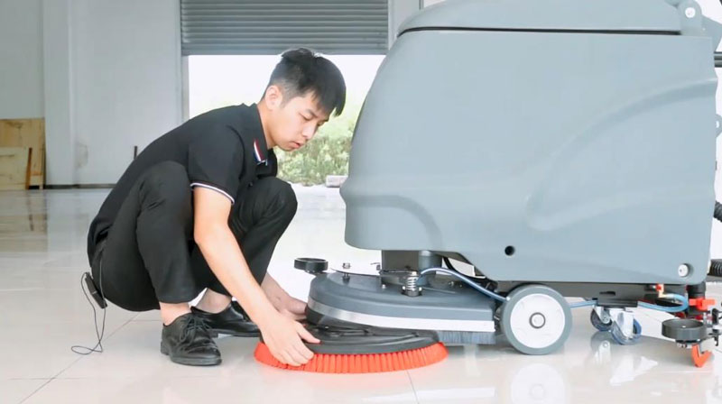 工業(yè)洗地機維護保養(yǎng)和使用技巧！