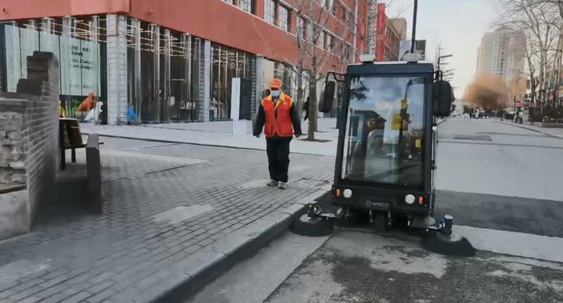 北京798藝術(shù)區(qū)使用揚(yáng)子掃地機(jī)后,持續(xù)采購!