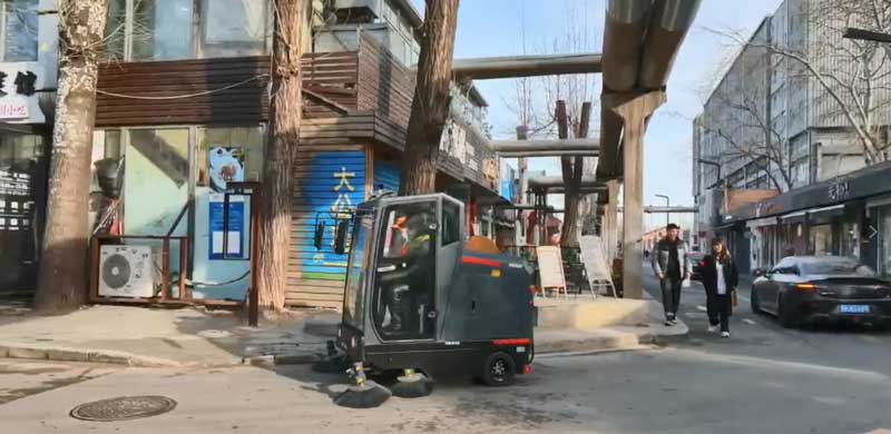 北京798藝術(shù)區(qū)使用揚(yáng)子掃地機(jī)后,持續(xù)采購!