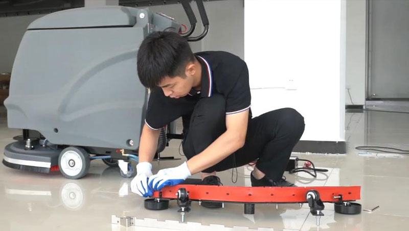 洗地機(jī)問(wèn)題一:吸水性差 洗地機(jī)問(wèn)題一:吸水性差