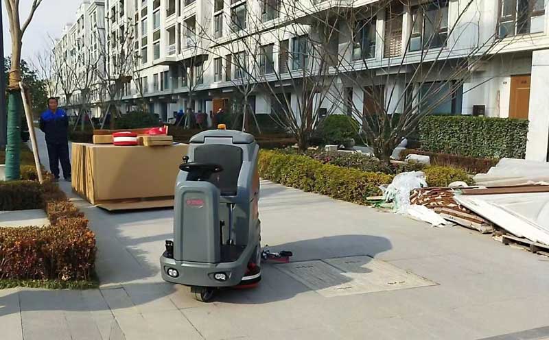 駕駛式洗地機為您的企業帶來多項優勢 駕駛式洗地機為您的企業帶來多項優勢