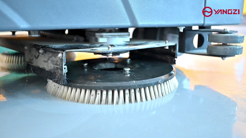 倉庫清潔：真空吸塵器、掃地機和洗地機是您的重要盟友