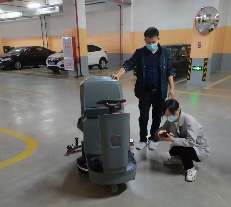 為您的設(shè)施尋找停車場清掃機(jī)