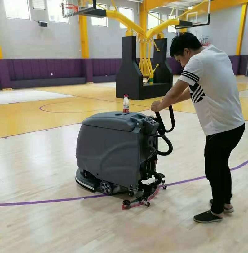 商場保潔選用洗地機(jī)的好處