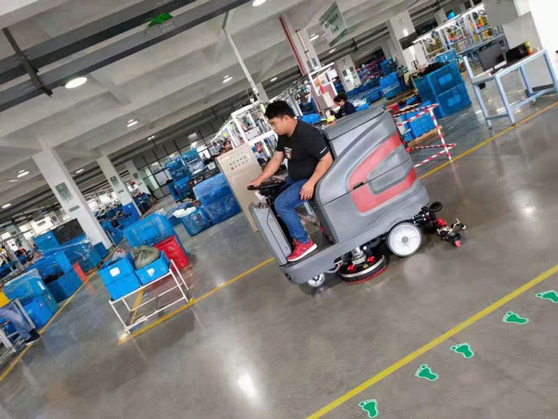 手推式洗地機(jī)、駕駛式洗地機(jī)好用嗎