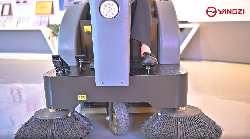 座駕小型駕駛式電動掃地車 座駕小型駕駛式電動掃地車