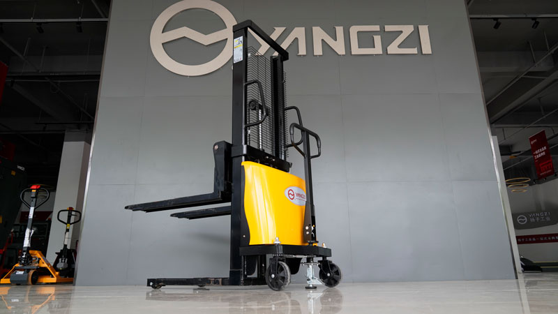 從 IC 叉車轉換為電動叉車