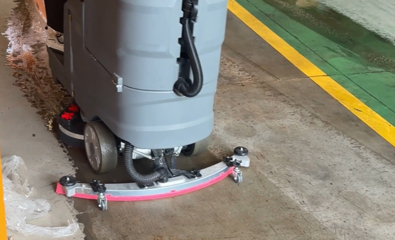 駕駛式洗地機怎樣使用方法 駕駛式洗地機怎樣使用方法