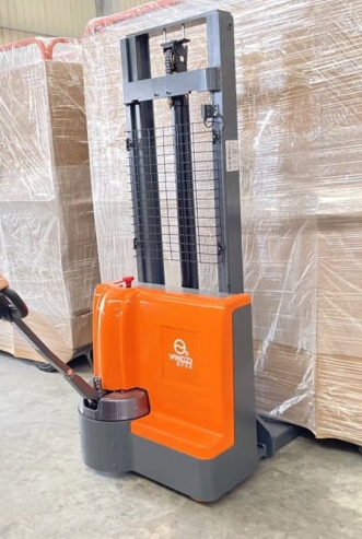 全電動(dòng)堆高車(chē)