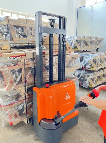 揚(yáng)子電動(dòng)叉車(chē) PS15L-30C