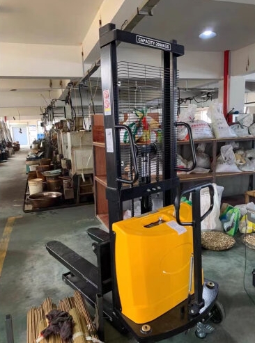 揚(yáng)子電動(dòng)叉車(chē)