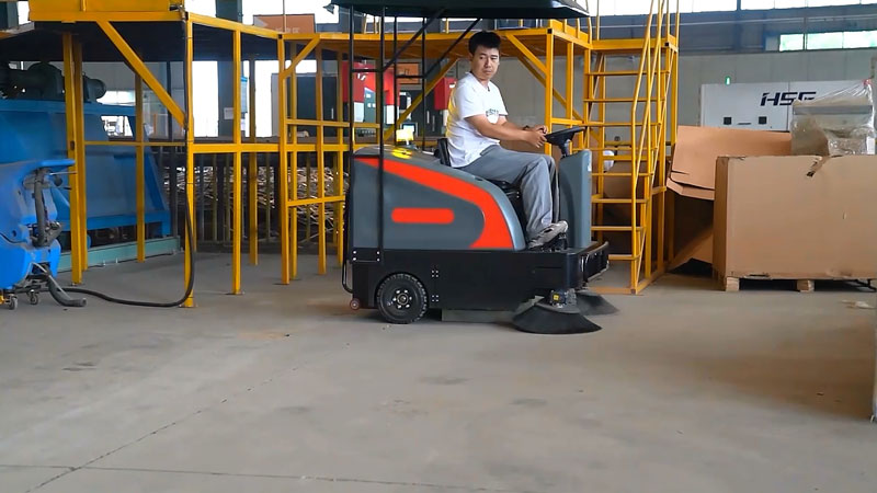 駕駛式掃地機清掃倉庫好嗎 駕駛式掃地機清掃倉庫好嗎